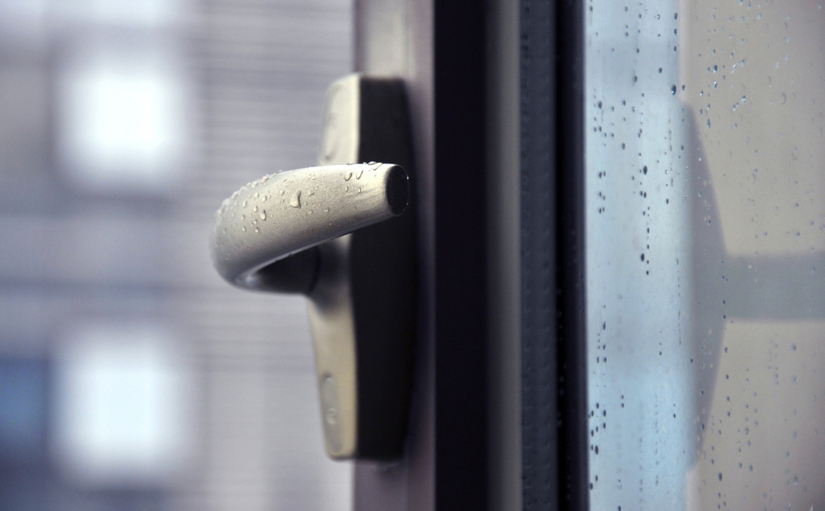 closeup-of-door-handle